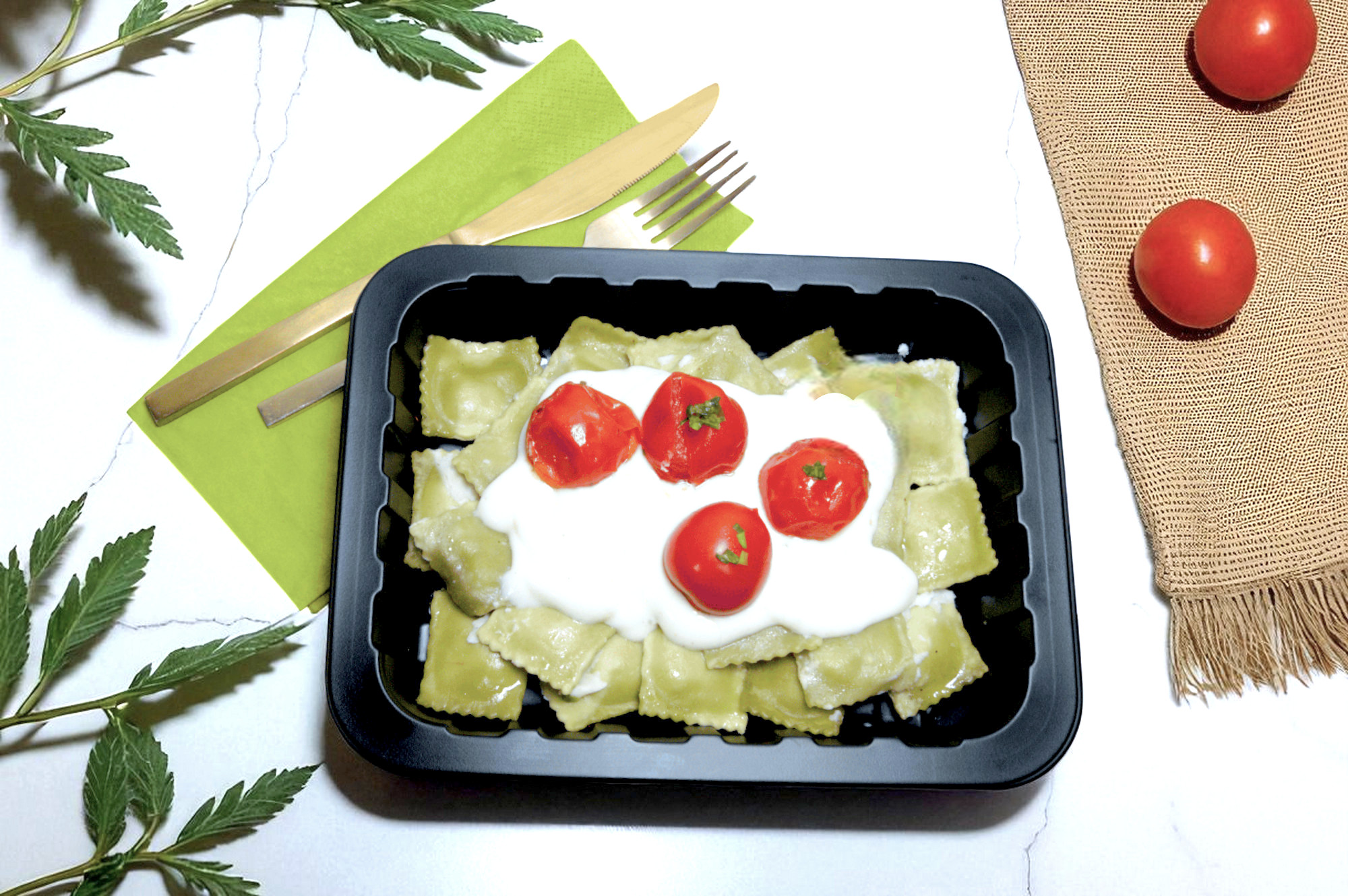 Ravioles de Ricota y Espinaca,  con Salsa Blanca y Tomates Asados.