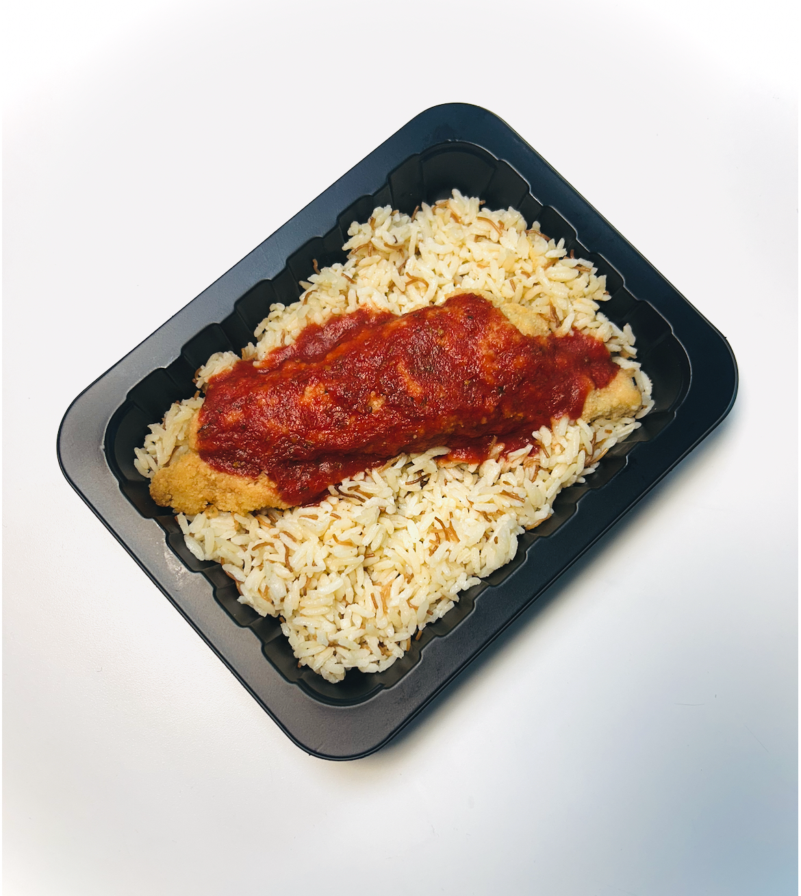 Merluza Apanada con Salsa Pomodoro y Arroz Árabe